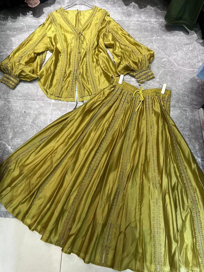 Thirteen new export heavy industry lace long sleeved shirt+large swing long skirt 2-piece set A2 # 8795 Thirteen new export heavy industry lace long sleeved shirt+large swing long skirt 2-piece set A2 # 8795