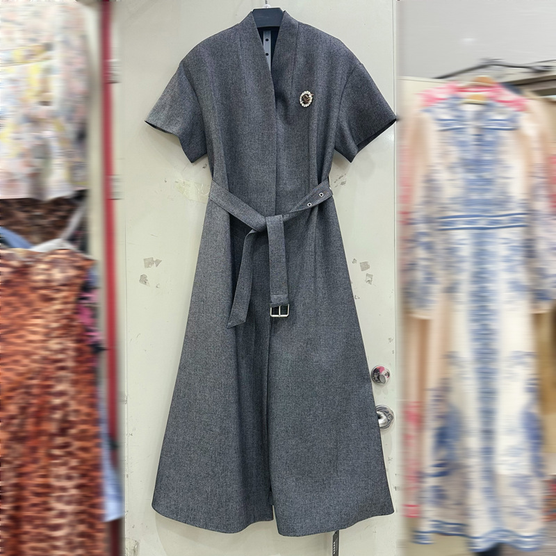 Thirteen Rows Australian niche new short sleeved dark gray V-neck belt brooch slim long dress C1 # 2135 Thirteen Rows Australian niche new short sleeved dark gray V-neck belt brooch slim long dress C1 # 2135