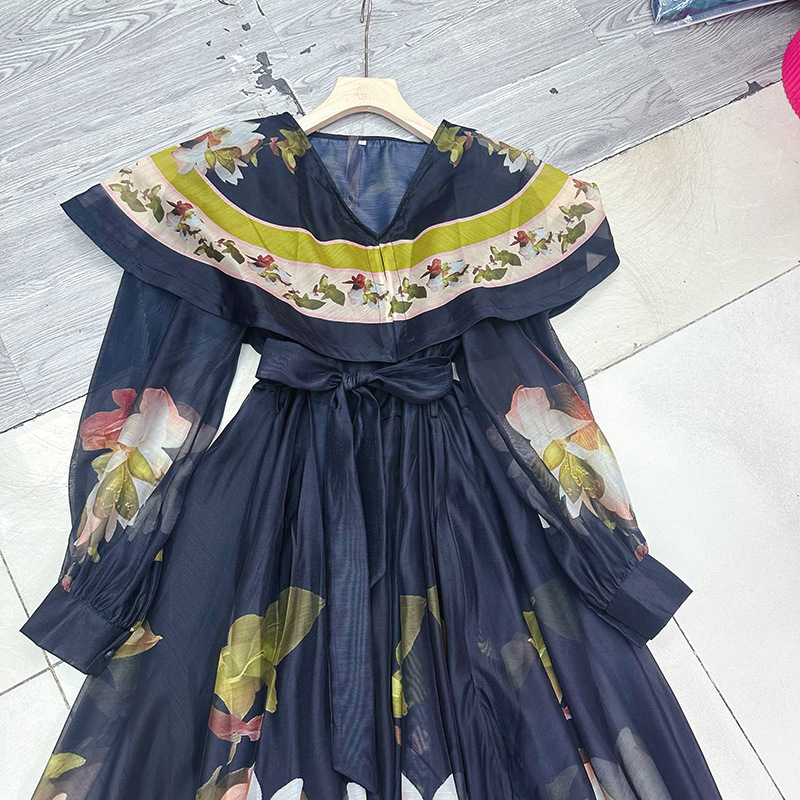 Thirteen Rows Australia's niche new V-neck cape long sleeved retro printed loose long skirt dress A2 # 8556 Thirteen Rows Australia's niche new V-neck cape long sleeved retro printed loose long skirt dress A2 # 8556