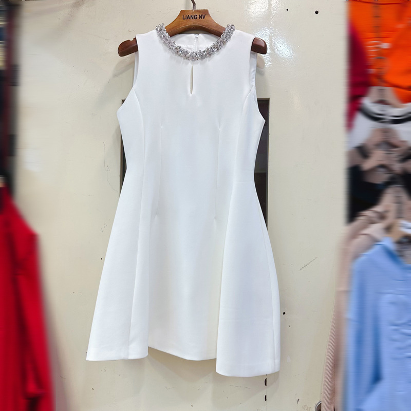 Thirteen lines of Vietnam's niche hollow solid color dress, light luxury temperament, round neck sleeveless waist cinched short skirt A2 # 8068 Thirteen lines of Vietnam's niche hollow solid color dress, light luxury temperament, round neck sleeveless waist cinched short skirt A2 # 8068