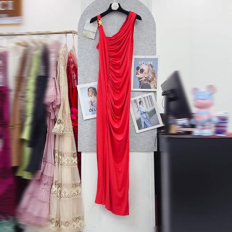 Thirteen line European and American luxury socialite metal buckle diagonal shoulder strap pleated irregular waist dress A3 # 2390 Thirteen line European and American luxury socialite metal buckle diagonal shoulder strap pleated irregular waist dress A3 # 2390