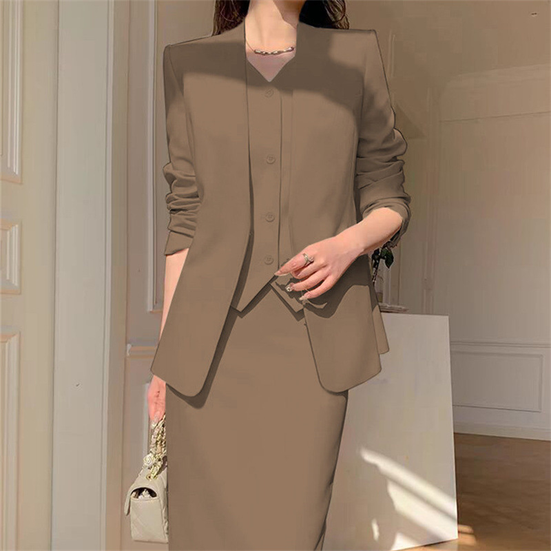 Large size suit set for women in spring and autumn, with a slim and loose fit, suitable for casual commuting, professional attire, and temperament. Two piece suit for women Large size suit set for women in spring and autumn, with a slim and loose fit, suitable for casual commuting, professional attire, and temperament. Two piece suit for women