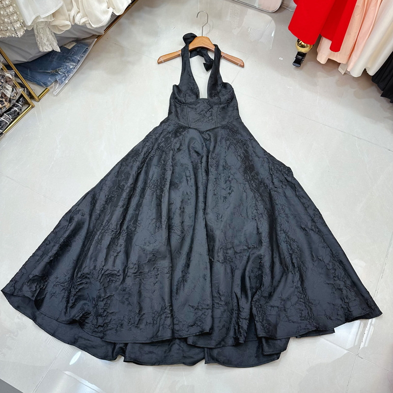 Thirteen lines Australian French niche sexy hanging neck backless lace up waist fish bone dress long skirt A1 # 8008 Thirteen lines Australian French niche sexy hanging neck backless lace up waist fish bone dress long skirt A1 # 8008