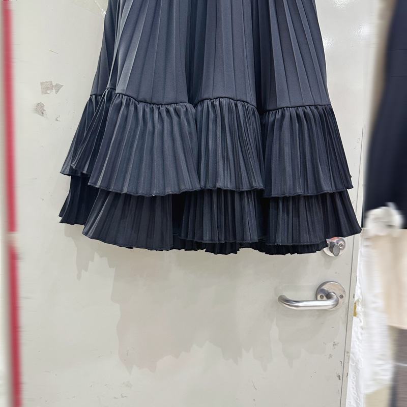 Thirteen line Australian French niche Miyake Heavy Industry pleated black sleeveless hanging neck dress short skirt C1 # 1908 Thirteen line Australian French niche Miyake Heavy Industry pleated black sleeveless hanging neck dress short skirt C1 # 1908