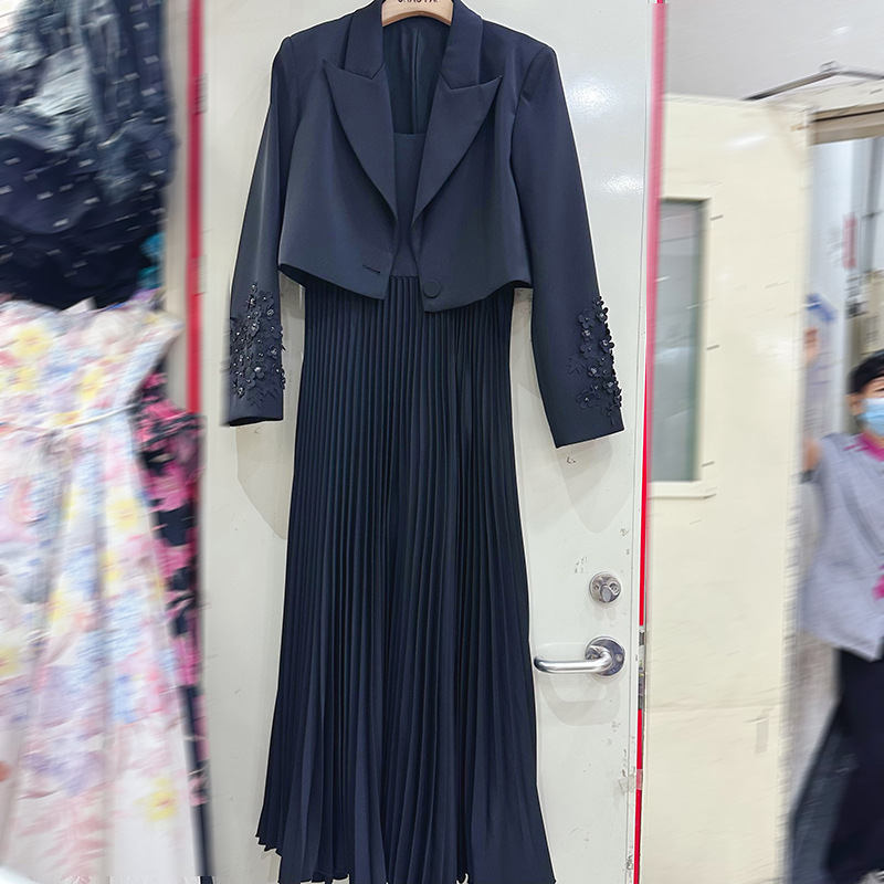 Thirteen Rows Australian niche aura three-dimensional flower heavy industry coat+pleated camisole dress set A1 # 1012 Thirteen Rows Australian niche aura three-dimensional flower heavy industry coat+pleated camisole dress set A1 # 1012