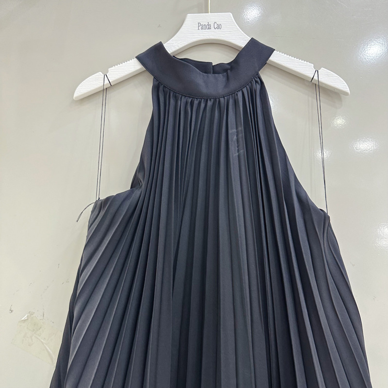 Thirteen line Australian French niche Miyake Heavy Industry pleated black sleeveless hanging neck dress short skirt C1 # 1908 Thirteen line Australian French niche Miyake Heavy Industry pleated black sleeveless hanging neck dress short skirt C1 # 1908