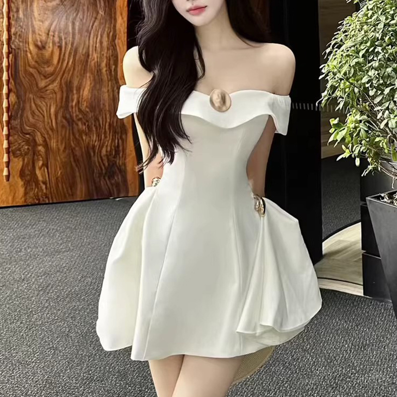 French sexy pure desire style short skirt for women 2025 summer new fashionable one shoulder waist solid color high-end dress