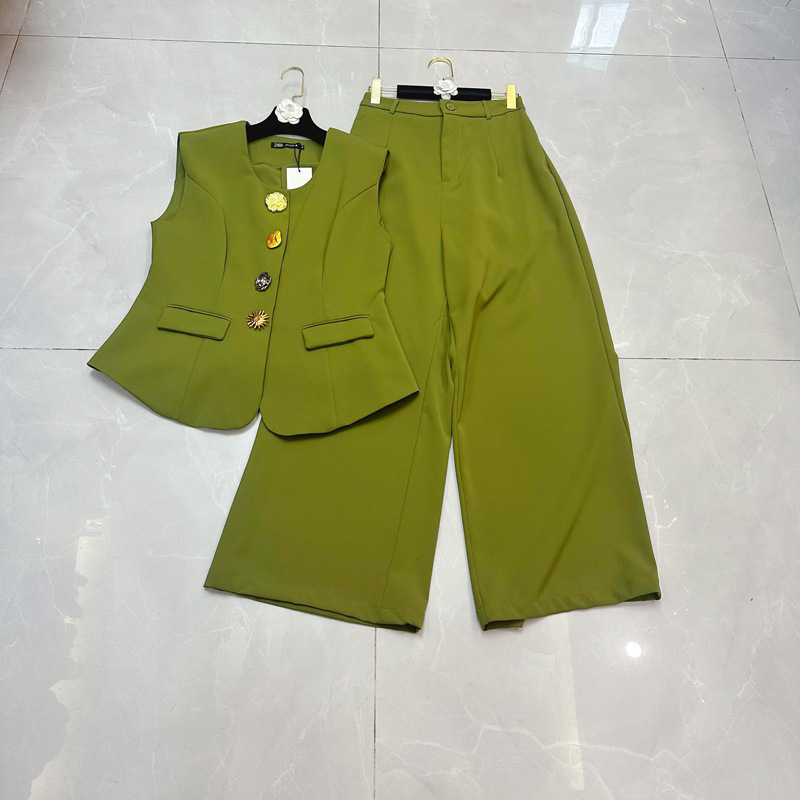 Thirteen Rows European Products New High end Style Big Button Waist Vest Set Wide Leg Pants Age Reducing Set C1 # 2116 Thirteen Rows European Products New High end Style Big Button Waist Vest Set Wide Leg Pants Age Reducing Set C1 # 2116