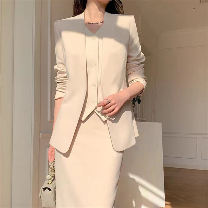 Large size suit set for women in spring and autumn, with a slim and loose fit, suitable for casual commuting, professional attire, and temperament. Two piece suit for women Large size suit set for women in spring and autumn, with a slim and loose fit, suitable for casual commuting, professional attire, and temperament. Two piece suit for women