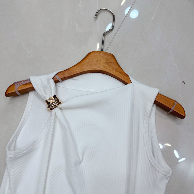 Thirteen line Australian niche versatile slimming round neck metal buckle design sense niche French vest A2 # 8337 Thirteen line Australian niche versatile slimming round neck metal buckle design sense niche French vest A2 # 8337