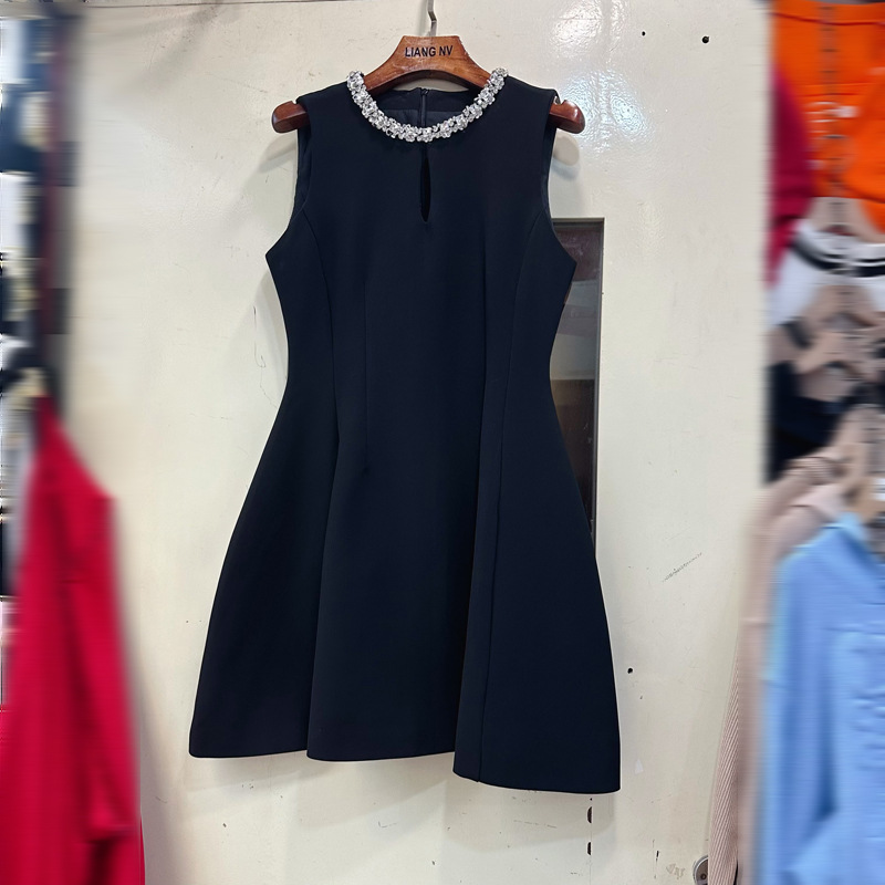 Thirteen lines of Vietnam's niche hollow solid color dress, light luxury temperament, round neck sleeveless waist cinched short skirt A2 # 8068 Thirteen lines of Vietnam's niche hollow solid color dress, light luxury temperament, round neck sleeveless waist cinched short skirt A2 # 8068