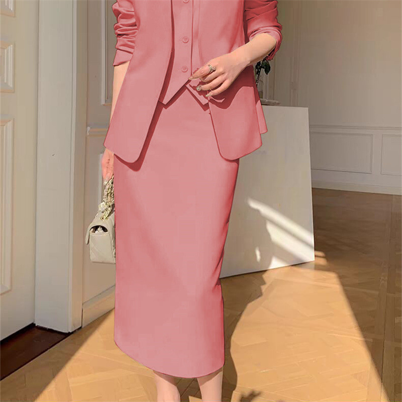 Large size suit set for women in spring and autumn, with a slim and loose fit, suitable for casual commuting, professional attire, and temperament. Two piece suit for women Large size suit set for women in spring and autumn, with a slim and loose fit, suitable for casual commuting, professional attire, and temperament. Two piece suit for women