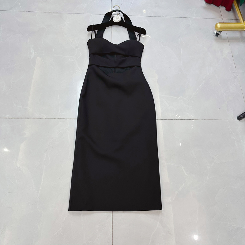 Thirteen Rows Australia's new hollowed out design suspender dress with a high-end feel and a hip hugging temperament long skirt C1 # 1983 Thirteen Rows Australia's new hollowed out design suspender dress with a high-end feel and a hip hugging temperament long skirt C1 # 1983