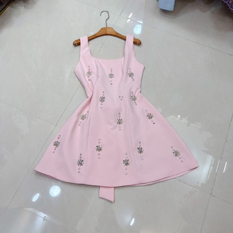 Thirteen line socialite American light luxury style heavy industry diamond square collar waist cinched backless bow bow dress A2 # 8362 Thirteen line socialite American light luxury style heavy industry diamond square collar waist cinched backless bow bow dress A2 # 8362