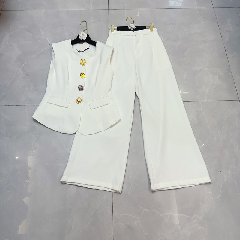Thirteen Rows European Products New High end Style Big Button Waist Vest Set Wide Leg Pants Age Reducing Set C1 # 2116 Thirteen Rows European Products New High end Style Big Button Waist Vest Set Wide Leg Pants Age Reducing Set C1 # 2116
