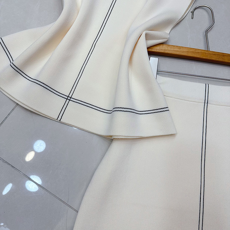 Thirteen line Vietnam niche fashionable sleeveless knitted contrasting stripe vest top+skirt set A1 # 1033 Thirteen line Vietnam niche fashionable sleeveless knitted contrasting stripe vest top+skirt set A1 # 1033