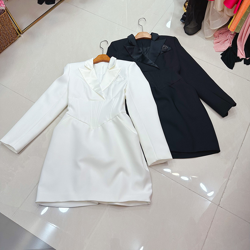 Thirteen Rows Vietnam's niche diamond studded suit collar, long sleeved waist cinched flower bud dress, European and American style new A2 # 8583