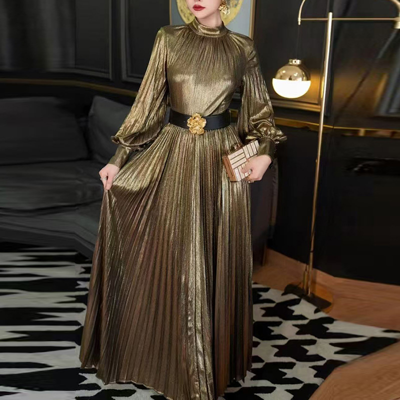 Light mature style long skirt for women in early autumn 2025, elegant temperament, high-end feeling, long sleeved pleated design, slimming dress