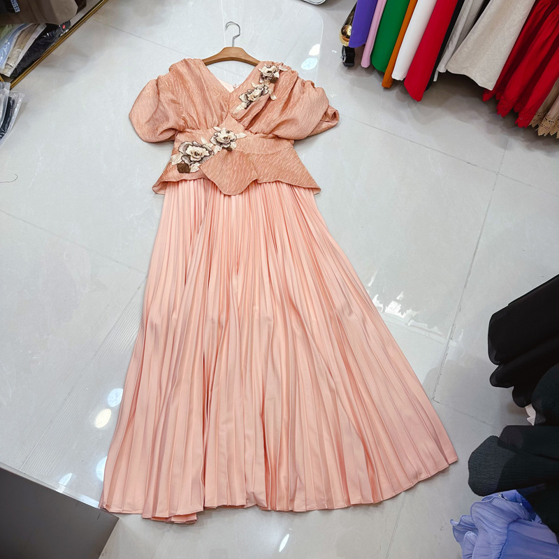 Thirteen line Australian niche V-neck bat sleeve loose embroidery flower waist fold dress long skirt C1 # 1913 Thirteen line Australian niche V-neck bat sleeve loose embroidery flower waist fold dress long skirt C1 # 1913