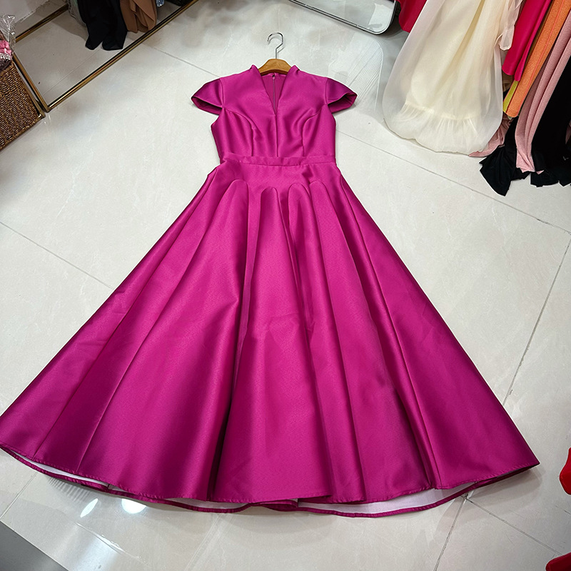 Thirteen line French Hepburn style V-neck cinched waist slimming A-line big hem dress A1 # 8582 Thirteen line French Hepburn style V-neck cinched waist slimming A-line big hem dress A1 # 8582