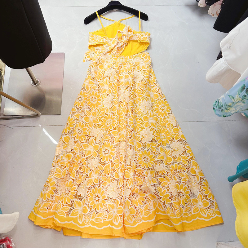 Thirteen line Thai niche heavy industry embroidery vacation style dress with hanging neck and waist hollow suspender skirt A2 # 8113 Thirteen line Thai niche heavy industry embroidery vacation style dress with hanging neck and waist hollow suspender skirt A2 # 8113