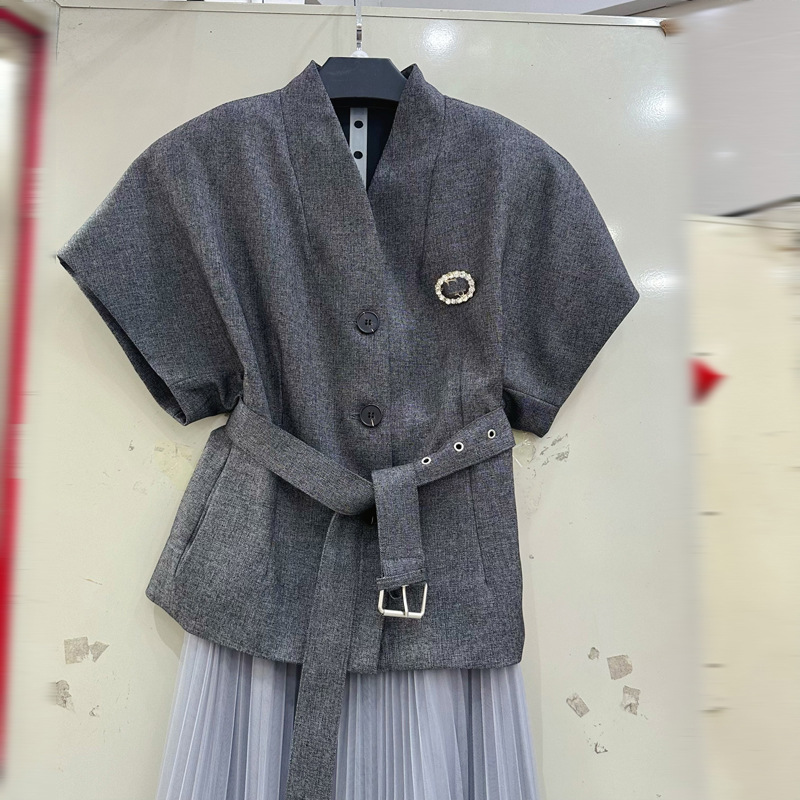 Thirteen Rows Australia's new dark gray short sleeved V-neck belt slim commuting short jacket suit C1 # 2133 Thirteen Rows Australia's new dark gray short sleeved V-neck belt slim commuting short jacket suit C1 # 2133