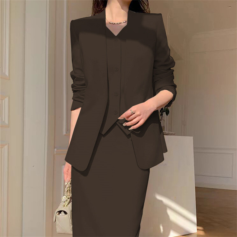 Large size suit set for women in spring and autumn, with a slim and loose fit, suitable for casual commuting, professional attire, and temperament. Two piece suit for women Large size suit set for women in spring and autumn, with a slim and loose fit, suitable for casual commuting, professional attire, and temperament. Two piece suit for women