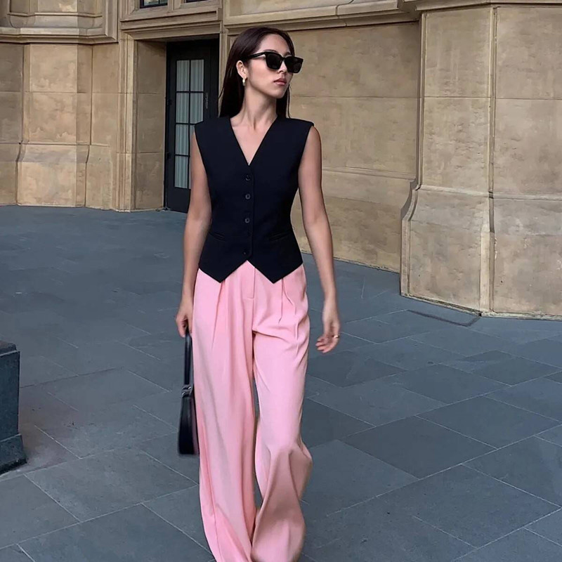 Black V-neck small suit, vest, women's outfit, retro short style, stacked fashion vest, vest, vest, vest, vest, sleeveless, camisole top Black V-neck small suit, vest, women's outfit, retro short style, stacked fashion vest, vest, vest, vest, vest, sleeveless, camisole top