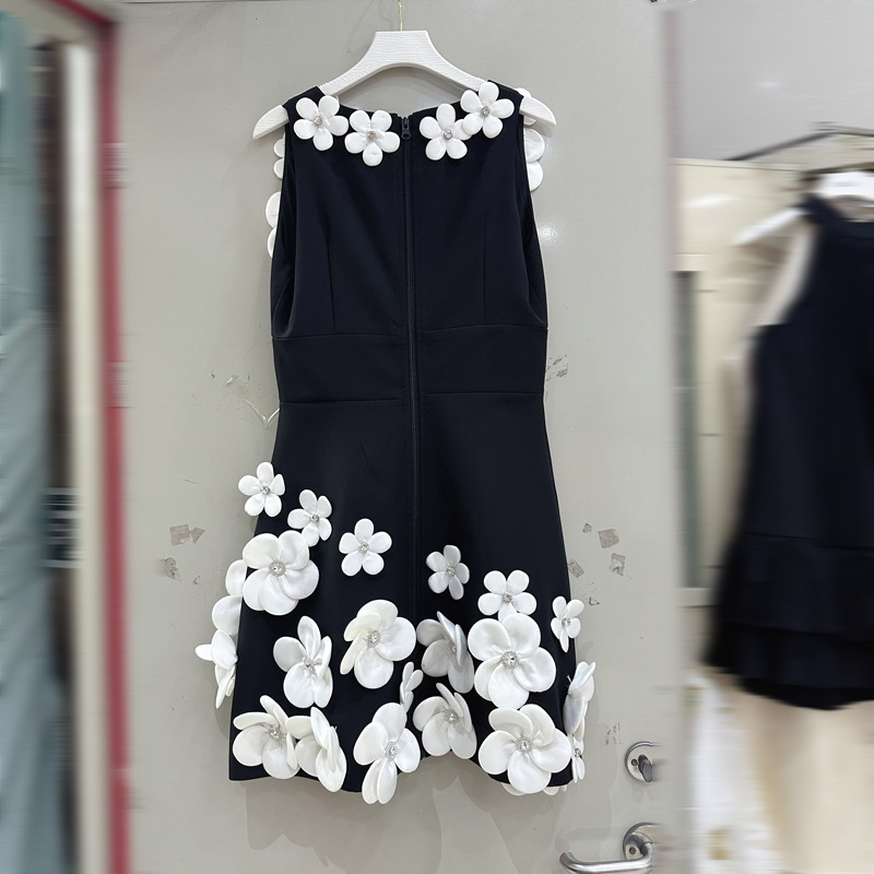 Thirteen new heavy industry diamond inlaid three-dimensional flower A-line sleeveless dress, light luxury slimming vest skirt C1 # 1907 Thirteen new heavy industry diamond inlaid three-dimensional flower A-line sleeveless dress, light luxury slimming vest skirt C1 # 1907