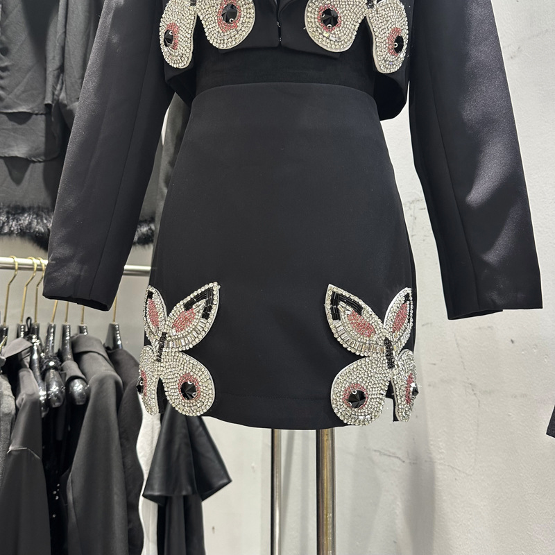 Thirteen line socialite high-end diamond studded butterfly suit, lapel deep V suit top+high waisted skirt F1 # 6823 Thirteen line socialite high-end diamond studded butterfly suit, lapel deep V suit top+high waisted skirt F1 # 6823