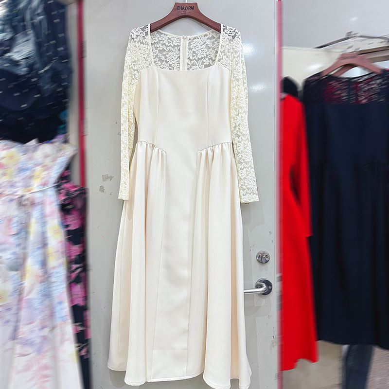 Thirteen Rows Vietnam's niche new elegant and atmospheric hollow lace long sleeved patchwork dress, long skirt A2 # 1015 Thirteen Rows Vietnam's niche new elegant and atmospheric hollow lace long sleeved patchwork dress, long skirt A2 # 1015