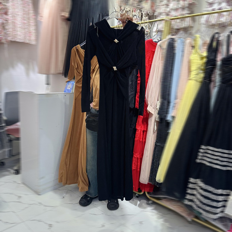 Thirteen line Vietnamese sexy slimming off off shoulder bottom long skirt women's metal buckle knitted long sleeved dress F1 # 6913 Thirteen line Vietnamese sexy slimming off off shoulder bottom long skirt women's metal buckle knitted long sleeved dress F1 # 6913