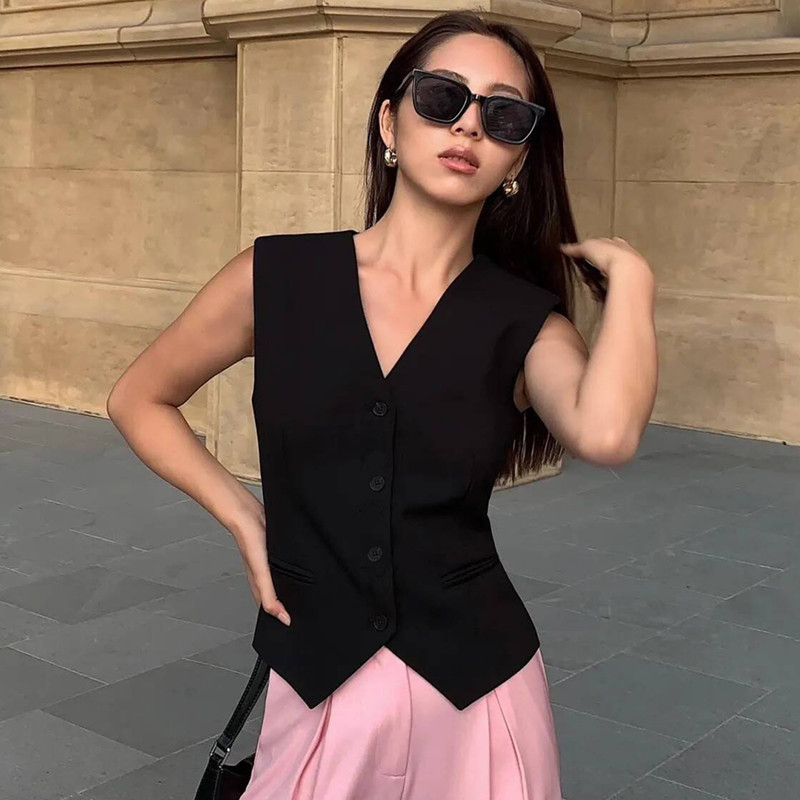 Black V-neck small suit, vest, women's outfit, retro short style, stacked fashion vest, vest, vest, vest, vest, sleeveless, camisole top Black V-neck small suit, vest, women's outfit, retro short style, stacked fashion vest, vest, vest, vest, vest, sleeveless, camisole top