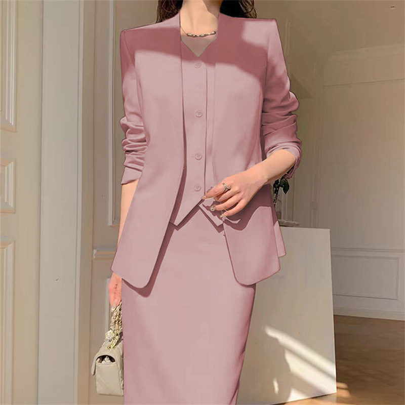 Large size suit set for women in spring and autumn, with a slim and loose fit, suitable for casual commuting, professional attire, and temperament. Two piece suit for women Large size suit set for women in spring and autumn, with a slim and loose fit, suitable for casual commuting, professional attire, and temperament. Two piece suit for women