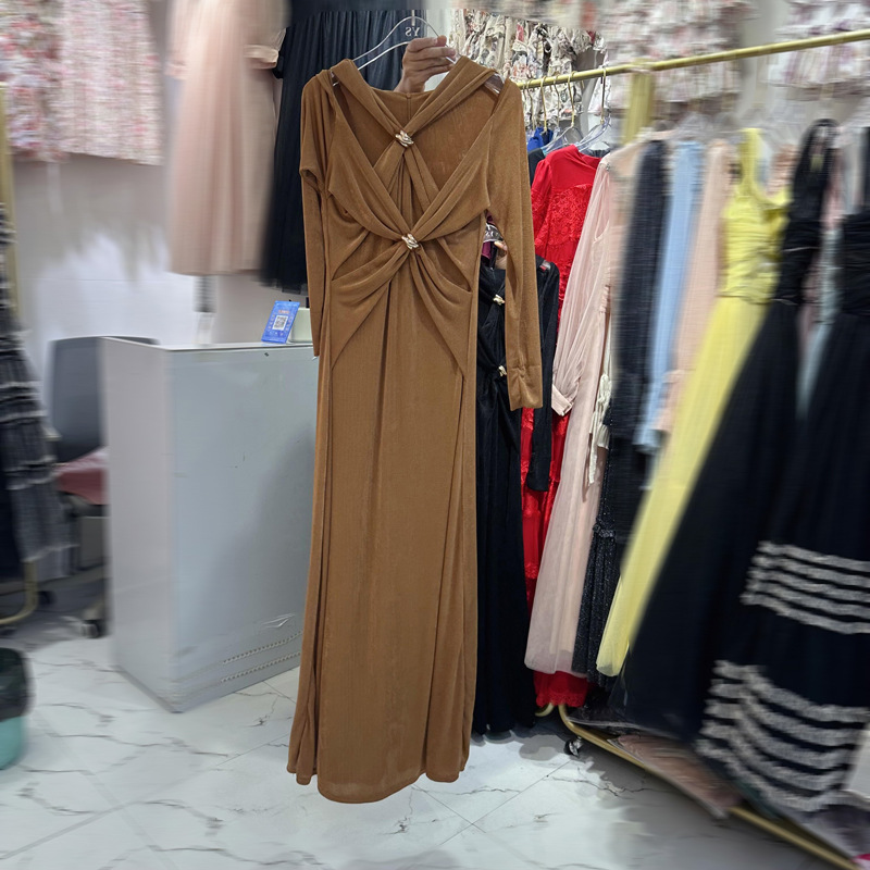 Thirteen line Vietnamese sexy slimming off off shoulder bottom long skirt women's metal buckle knitted long sleeved dress F1 # 6913 Thirteen line Vietnamese sexy slimming off off shoulder bottom long skirt women's metal buckle knitted long sleeved dress F1 # 6913