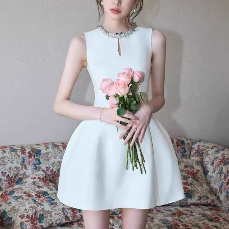 Australian fashion show style socialite style short skirt 2025 new round neck diamond studded sleeveless high-end waist cinching dress for women Australian fashion show style socialite style short skirt 2025 new round neck diamond studded sleeveless high-end waist cinching dress for women