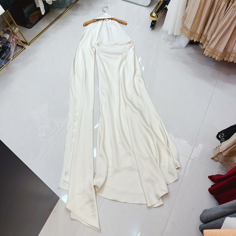 Thirteen Lines European and American Summer Satin Hanging Neck Dress Lazy socialite Style Sexy Backless Drifting Belt Long Dress C2 # 2590 Thirteen Lines European and American Summer Satin Hanging Neck Dress Lazy socialite Style Sexy Backless Drifting Belt Long Dress C2 # 2590