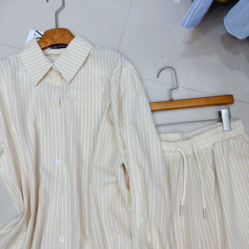 Thirteen line Australian French niche collar vertical striped long sleeved shirt+striped casual pants set A2 # 8378 Thirteen line Australian French niche collar vertical striped long sleeved shirt+striped casual pants set A2 # 8378