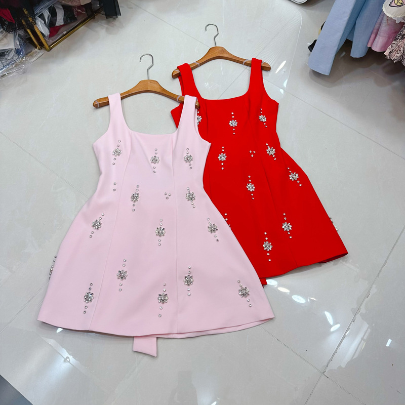 Thirteen line socialite American light luxury style heavy industry diamond square collar waist cinched backless bow bow dress A2 # 8362 Thirteen line socialite American light luxury style heavy industry diamond square collar waist cinched backless bow bow dress A2 # 8362