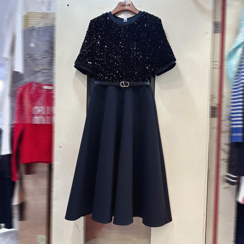 Thirteen Rows Australia's new round neck short sleeved heavy sequined waist cinched mid length skirt with waistband dress A2 # 8677 Thirteen Rows Australia's new round neck short sleeved heavy sequined waist cinched mid length skirt with waistband dress A2 # 8677