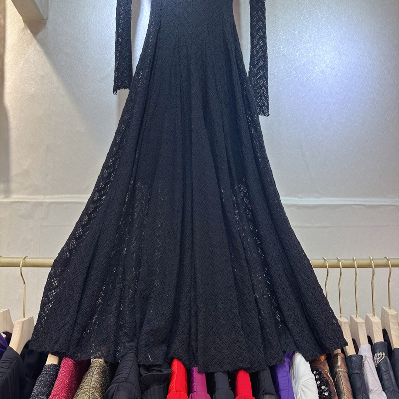 Thirteen Rows Vietnam's niche new fashionable knitted hollow slim pleated long dress C1 # 1511 Thirteen Rows Vietnam's niche new fashionable knitted hollow slim pleated long dress C1 # 1511