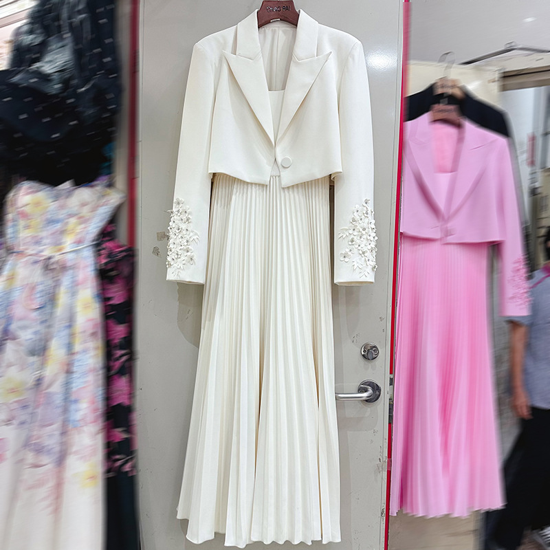 Thirteen Rows Australian niche aura three-dimensional flower heavy industry coat+pleated camisole dress set A1 # 1012 Thirteen Rows Australian niche aura three-dimensional flower heavy industry coat+pleated camisole dress set A1 # 1012