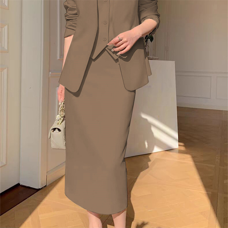 Large size suit set for women in spring and autumn, with a slim and loose fit, suitable for casual commuting, professional attire, and temperament. Two piece suit for women Large size suit set for women in spring and autumn, with a slim and loose fit, suitable for casual commuting, professional attire, and temperament. Two piece suit for women
