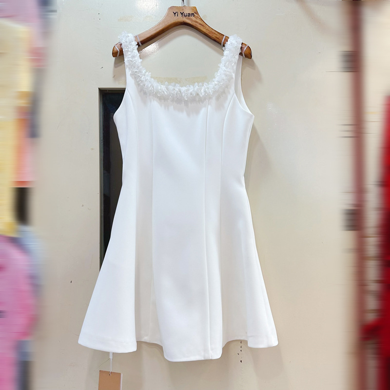 Thirteen line Australian niche designer three-dimensional petal nail bead sleeveless light luxury dress, small gift skirt A2 # 8369 Thirteen line Australian niche designer three-dimensional petal nail bead sleeveless light luxury dress, small gift skirt A2 # 8369