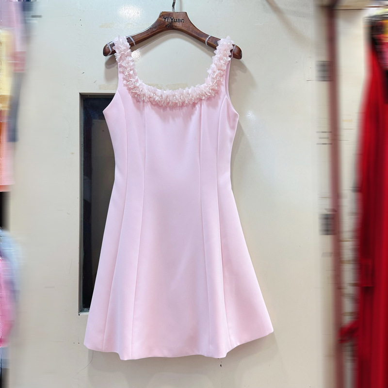 Thirteen line Australian niche designer three-dimensional petal nail bead sleeveless light luxury dress, small gift skirt A2 # 8369 Thirteen line Australian niche designer three-dimensional petal nail bead sleeveless light luxury dress, small gift skirt A2 # 8369