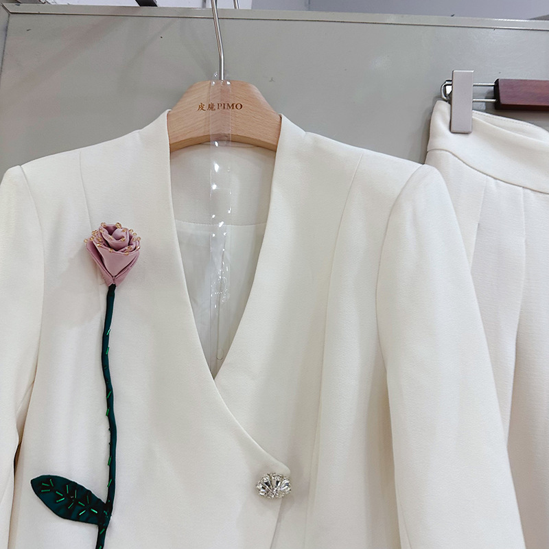 Thirteen line high-end light luxury suit design with three-dimensional floral long sleeved jacket+wide leg pants set A1 # 1025 Thirteen line high-end light luxury suit design with three-dimensional floral long sleeved jacket+wide leg pants set A1 # 1025