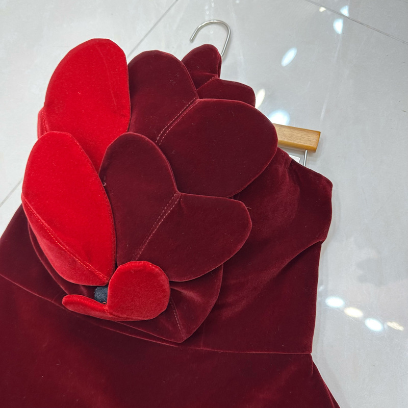 Thirteen line Australian niche design white velvet three-dimensional handmade heart strapless dress A2 # 8357 Thirteen line Australian niche design white velvet three-dimensional handmade heart strapless dress A2 # 8357