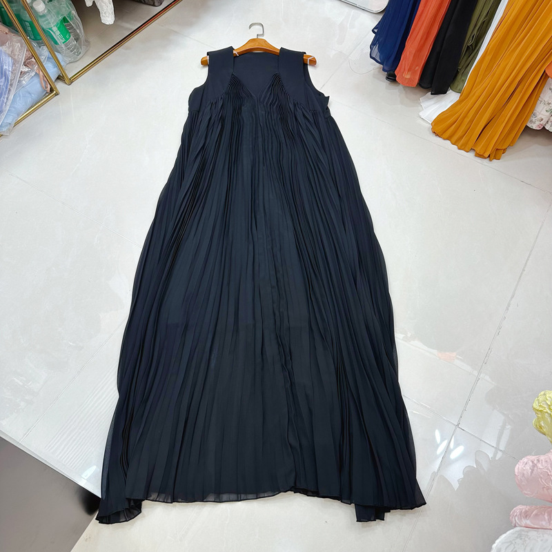 Thirteen line banquet socialite temperament sexy V-neck shoulder strap pleated skirt loose big swing dress long skirt C2 # 2573 Thirteen line banquet socialite temperament sexy V-neck shoulder strap pleated skirt loose big swing dress long skirt C2 # 2573