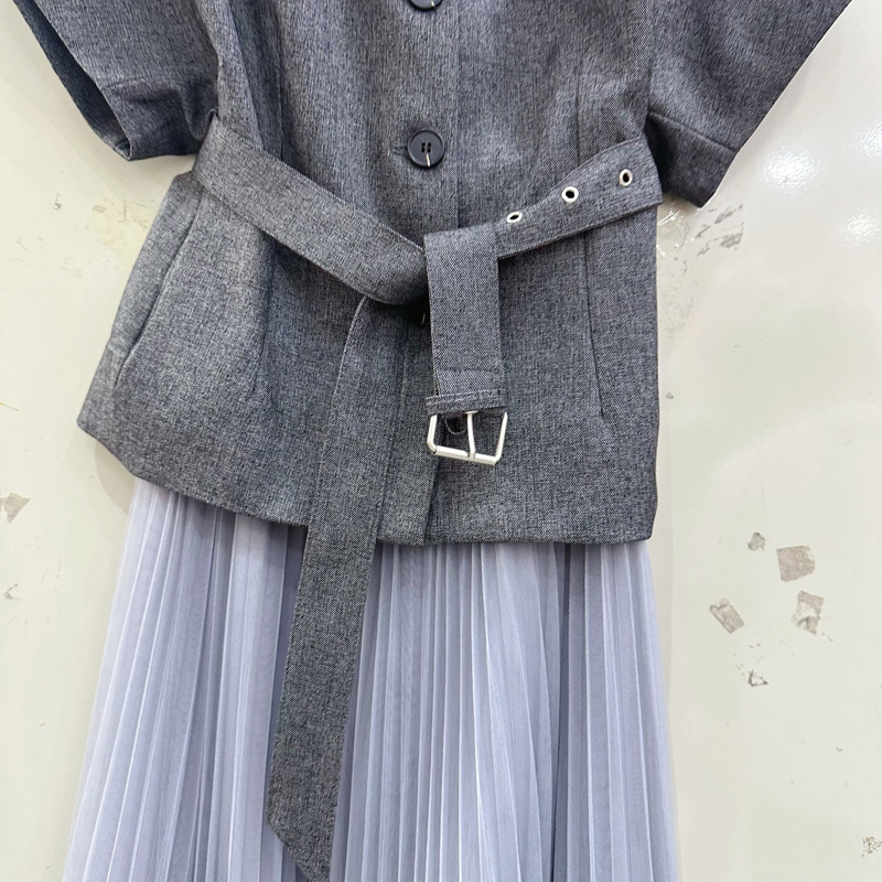 Thirteen Rows Australia's new dark gray short sleeved V-neck belt slim commuting short jacket suit C1 # 2133 Thirteen Rows Australia's new dark gray short sleeved V-neck belt slim commuting short jacket suit C1 # 2133