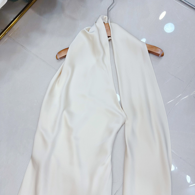 Thirteen Lines European and American Summer Satin Hanging Neck Dress Lazy socialite Style Sexy Backless Drifting Belt Long Dress C2 # 2590 Thirteen Lines European and American Summer Satin Hanging Neck Dress Lazy socialite Style Sexy Backless Drifting Belt Long Dress C2 # 2590